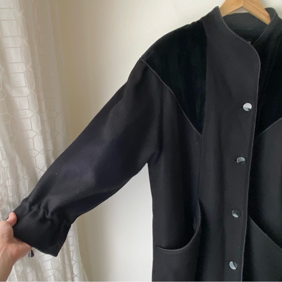Vintage black wool blend coat with velvet panels - Picture 9 of 15